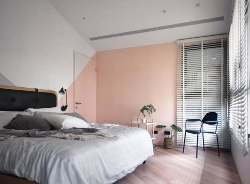 83平现代简约风，粉色+白色的卧室好唯美！