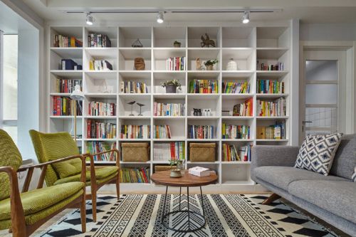 91平静谧空间把客厅打造成了图书馆。​​​​